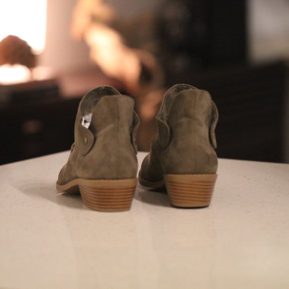 NWOT Justfab Ankle Bootie - Picture 4 of 6